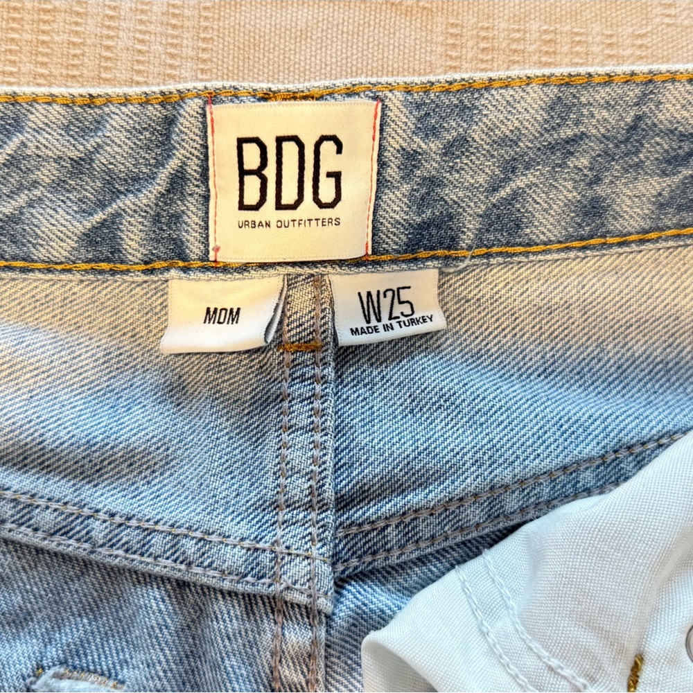 BDG “Mom” Jeans — Light Wash, Waist 25 / Size W25
